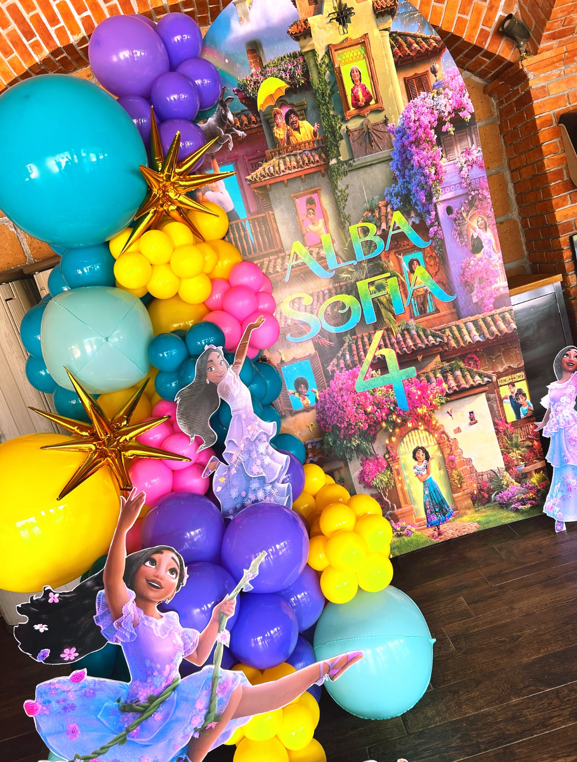 Decoración de cumpleaños mampara personalizada con globos