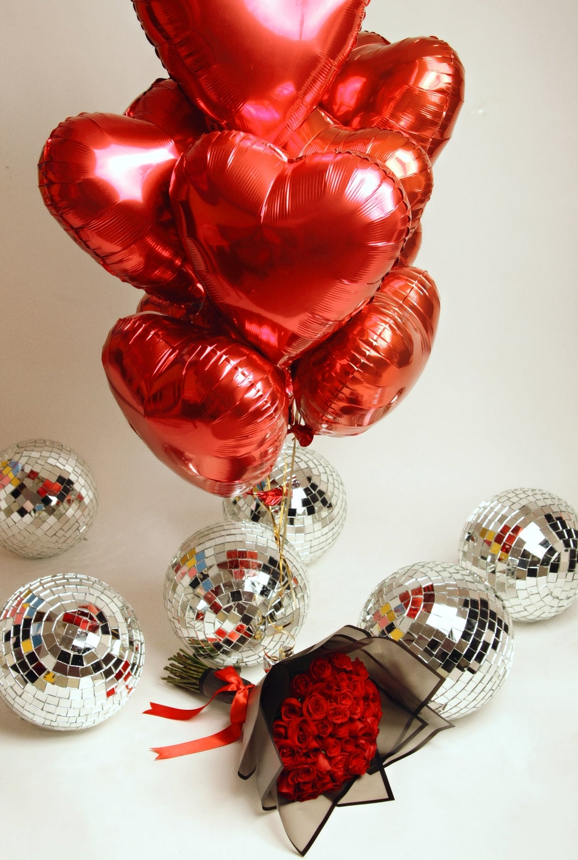 Bouquete de corazones metálicos + Ramo de flores