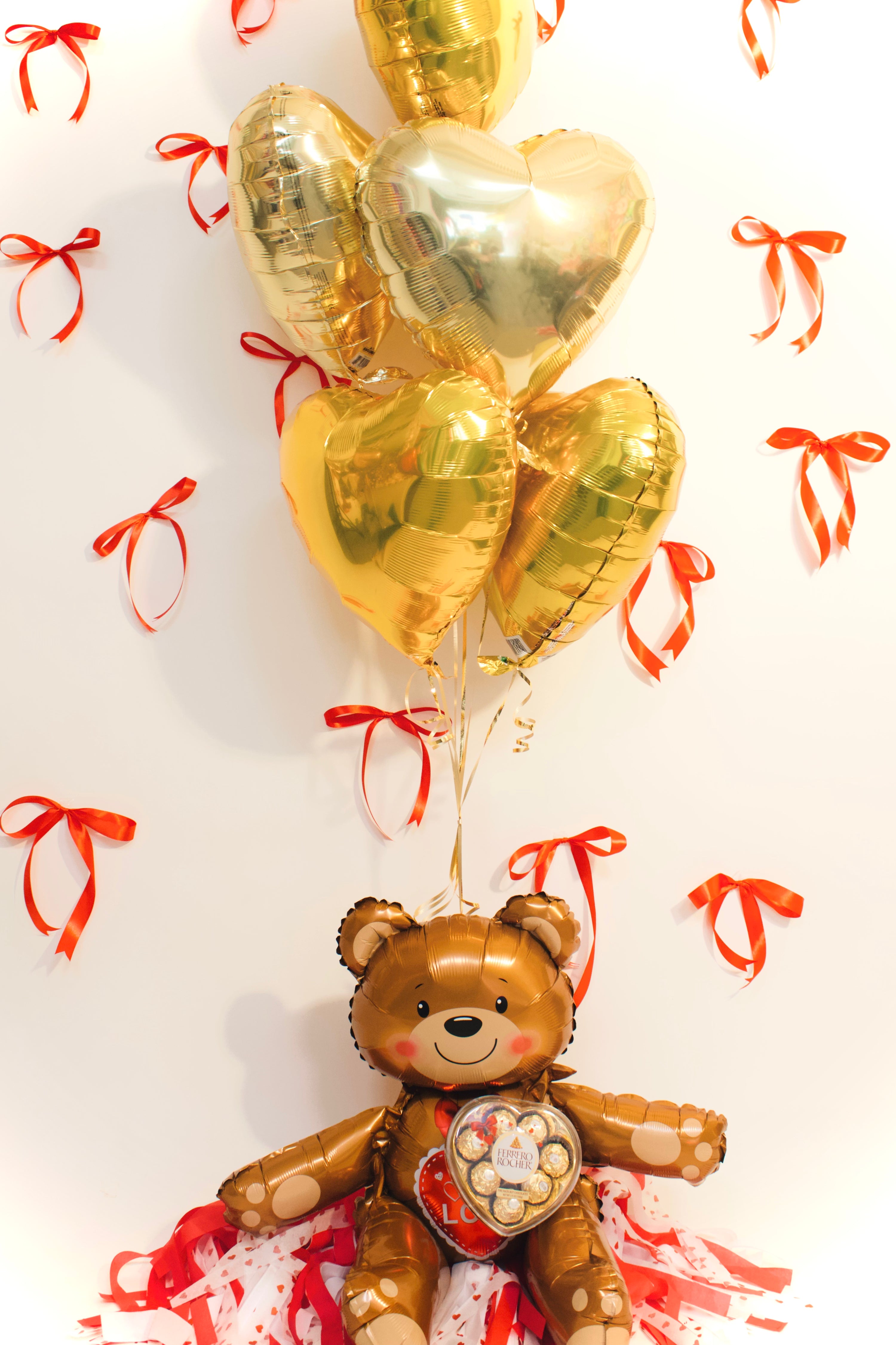GLOBO OSO CON CORAZONES Y CHOCOLATES