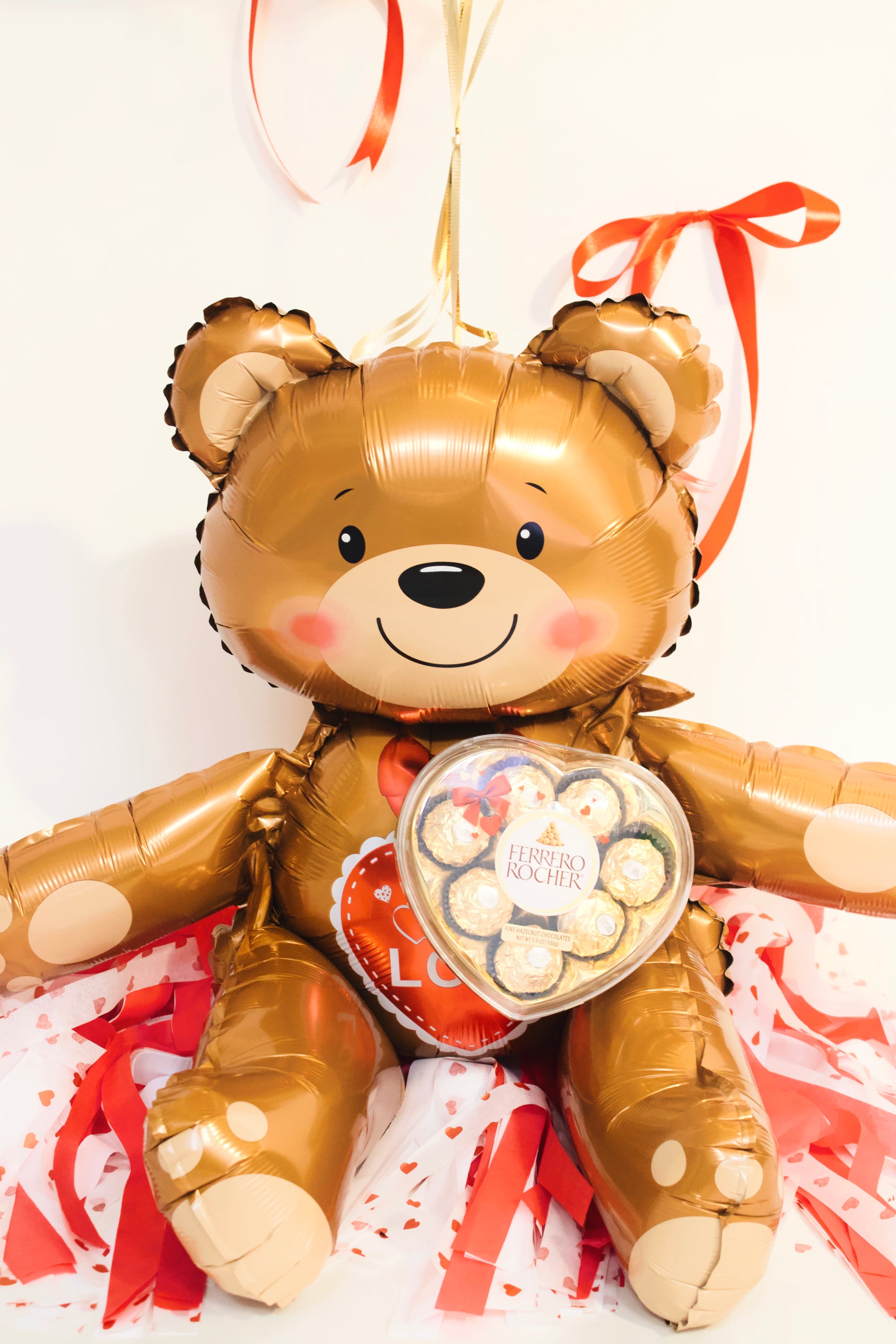 GLOBO OSO CON CORAZONES Y CHOCOLATES