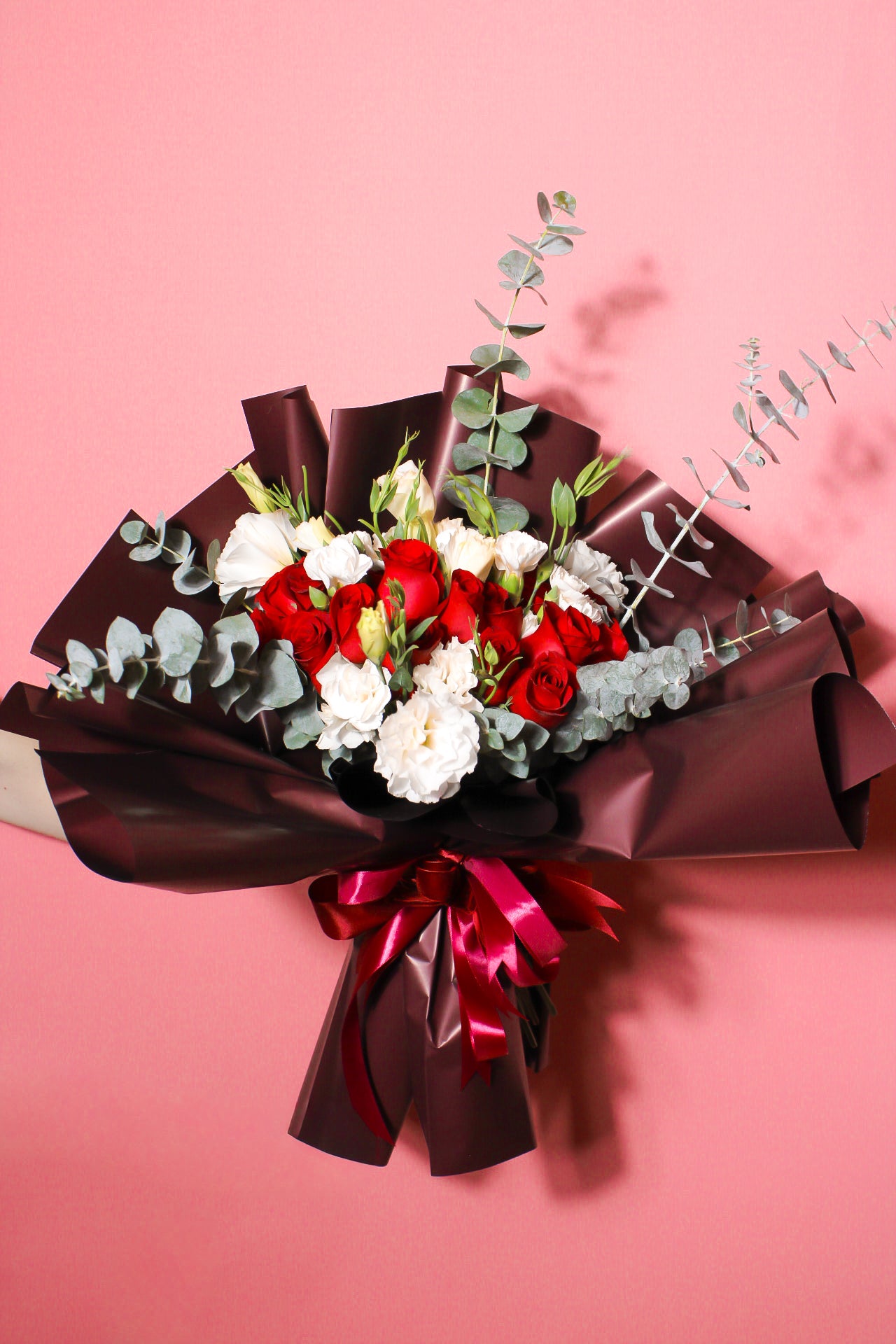 RAMO DE ROSAS BURGUNDY