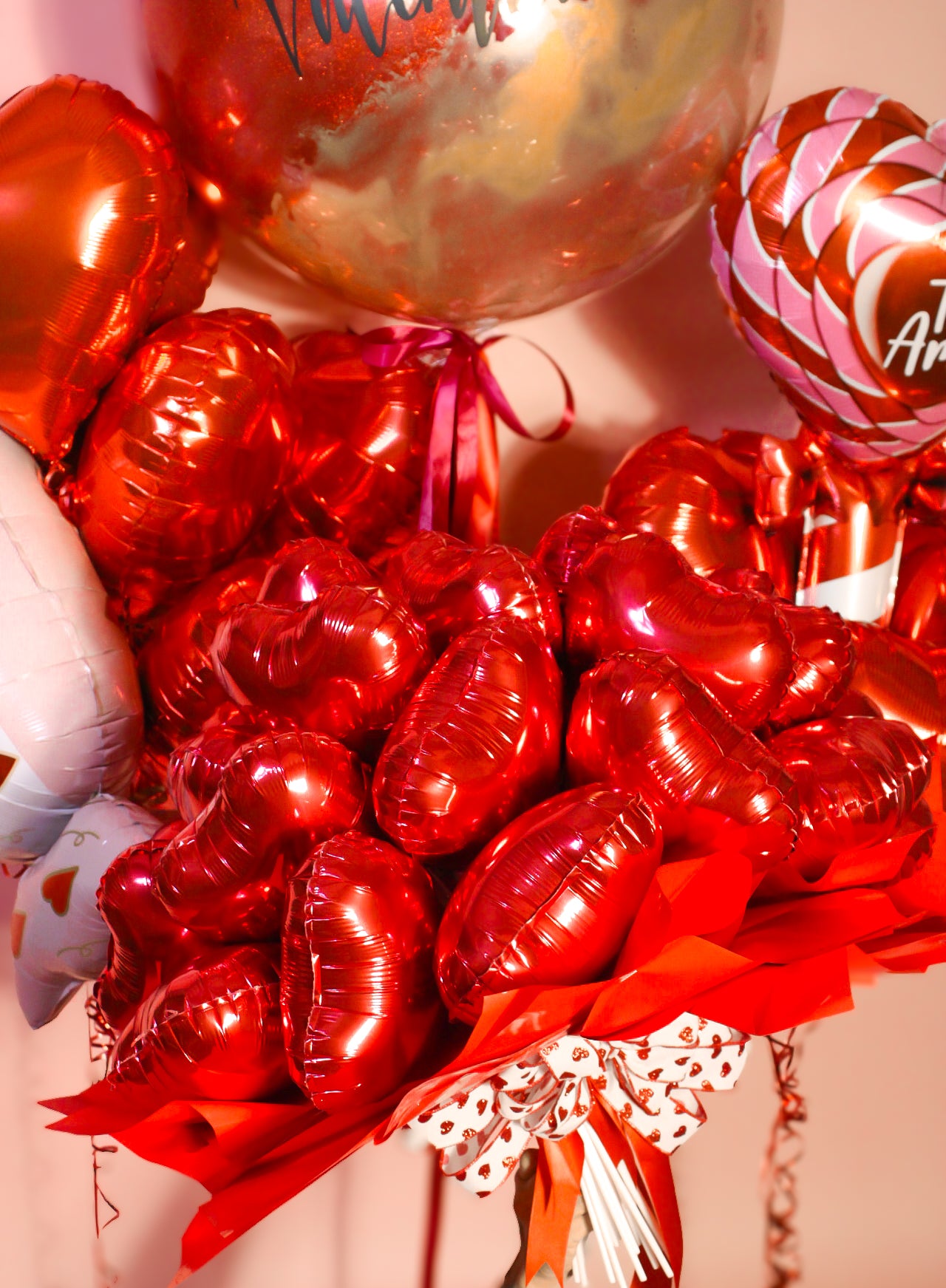 RAMO DE CORAZONES ROJOS