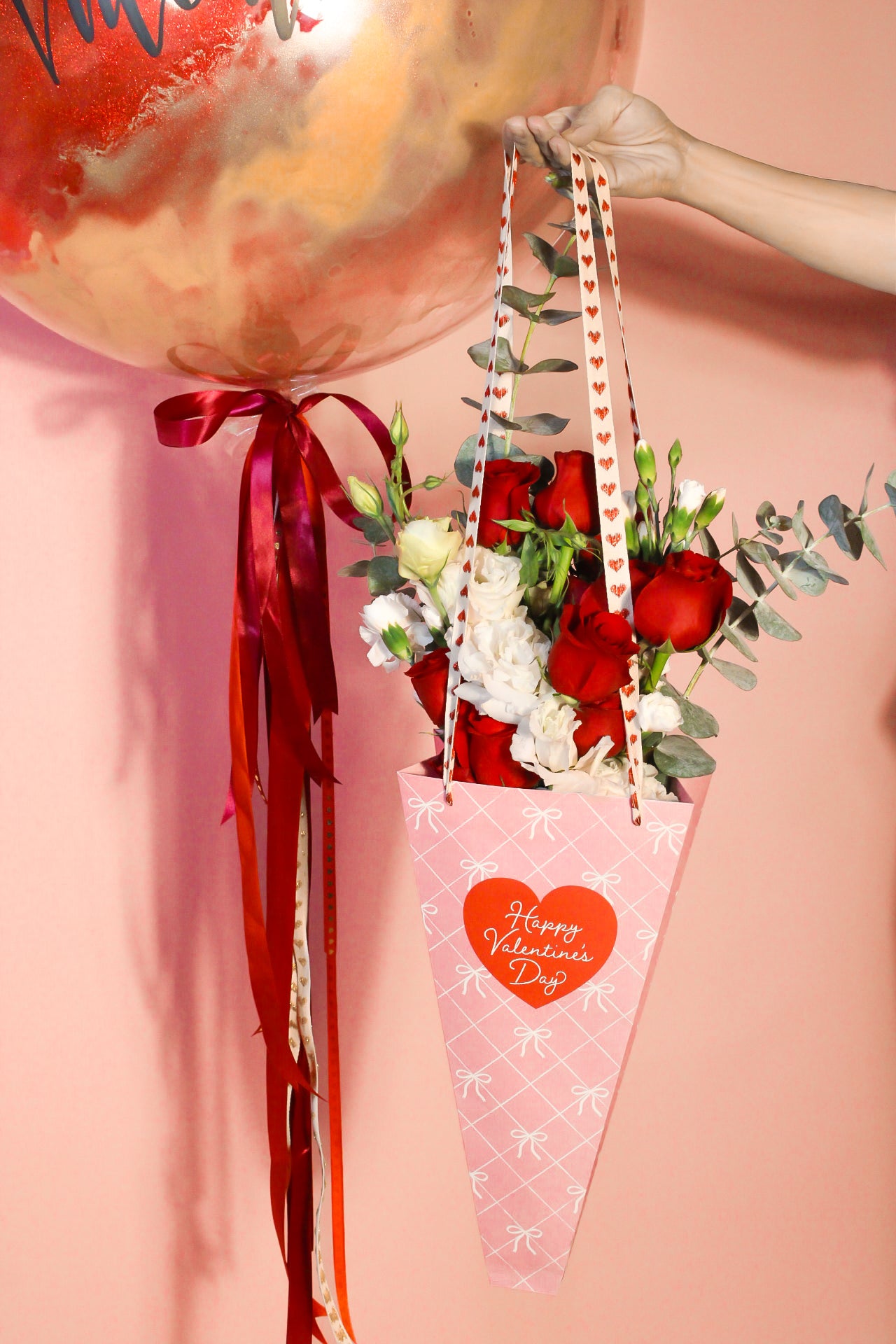 Burbuja gigante + bouquet floral HAPPY VALENTINE'S DAY