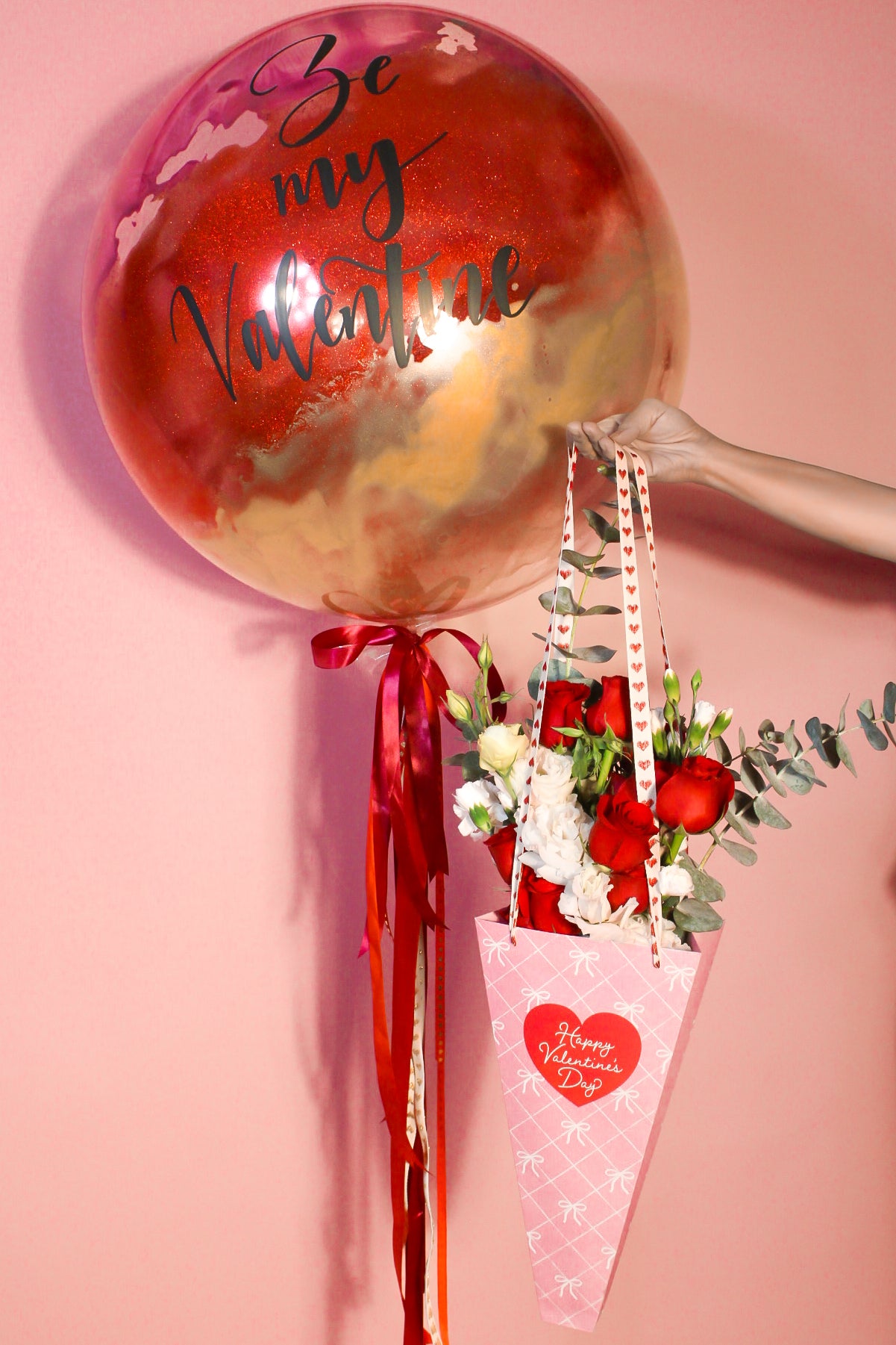 Burbuja gigante + bouquet floral HAPPY VALENTINE'S DAY